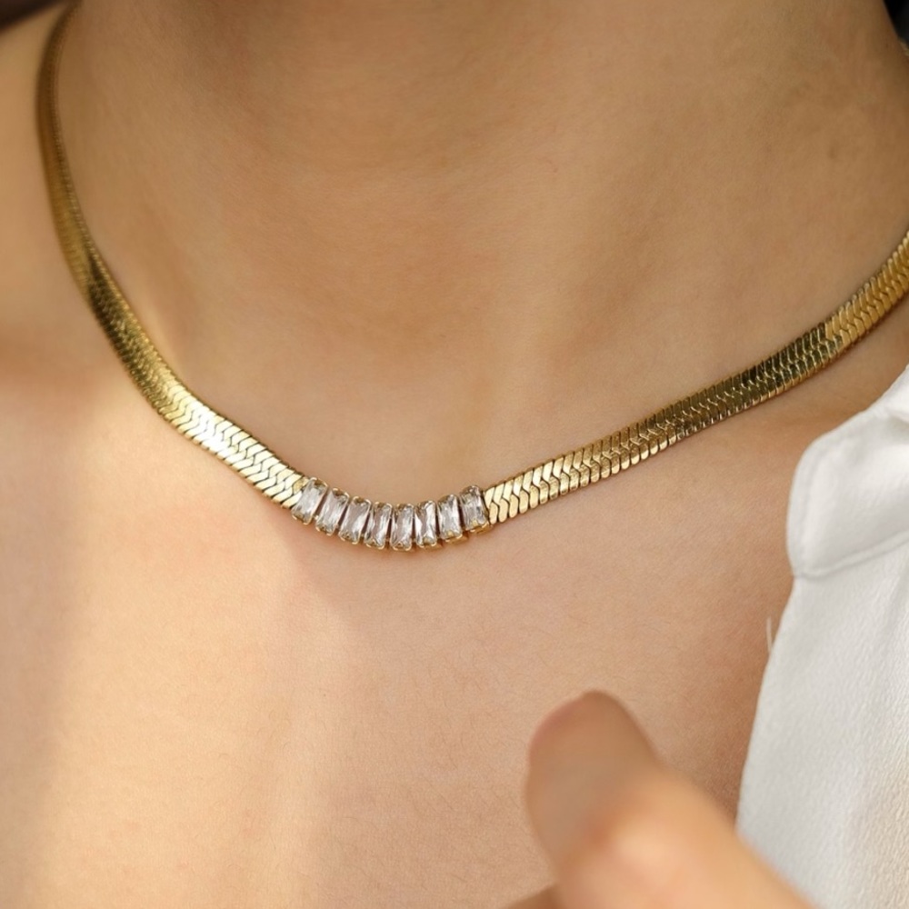 Baguette zirconia Herringbone Necklace| Gold plated Stainless Steel - Picture 3 of 3